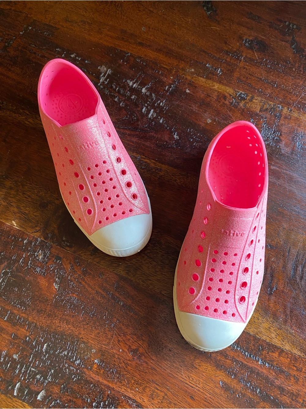 Native kids Jefferson shoes pink glitter bling size J2 slip on lightweight